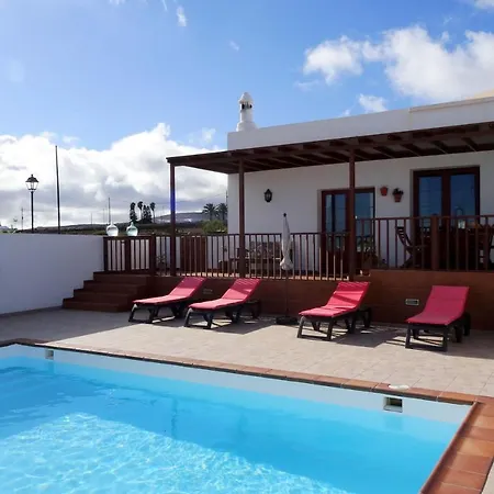 Villa El Mojon With Private Pool In Teguise *